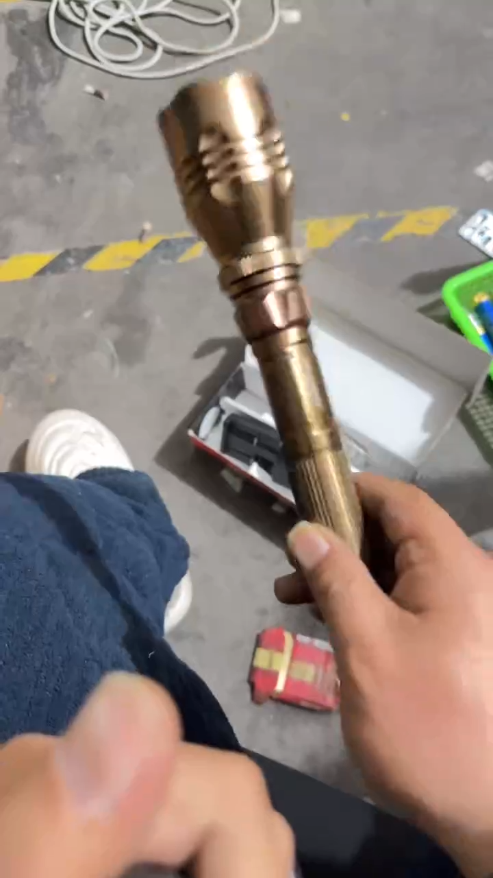 A929定焦长款串联手电带电池盒装微瑕