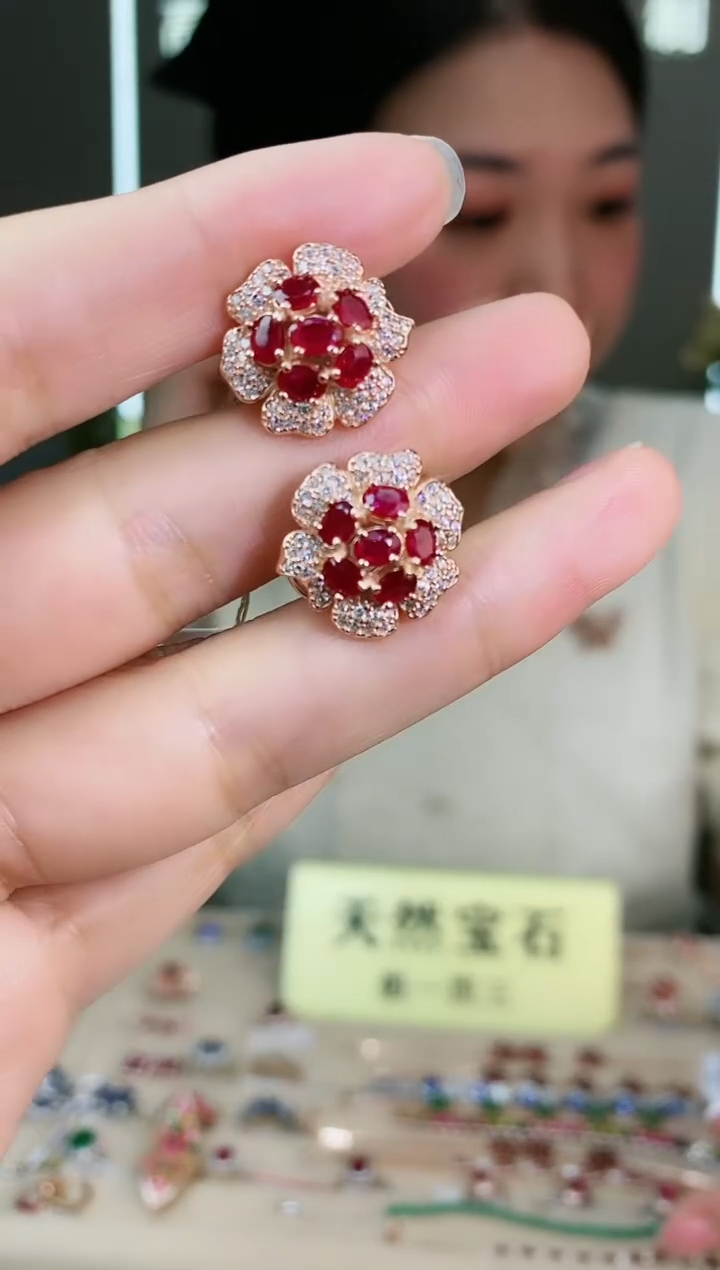 【闪购商品】红宝石耳饰银S925镶嵌耳饰