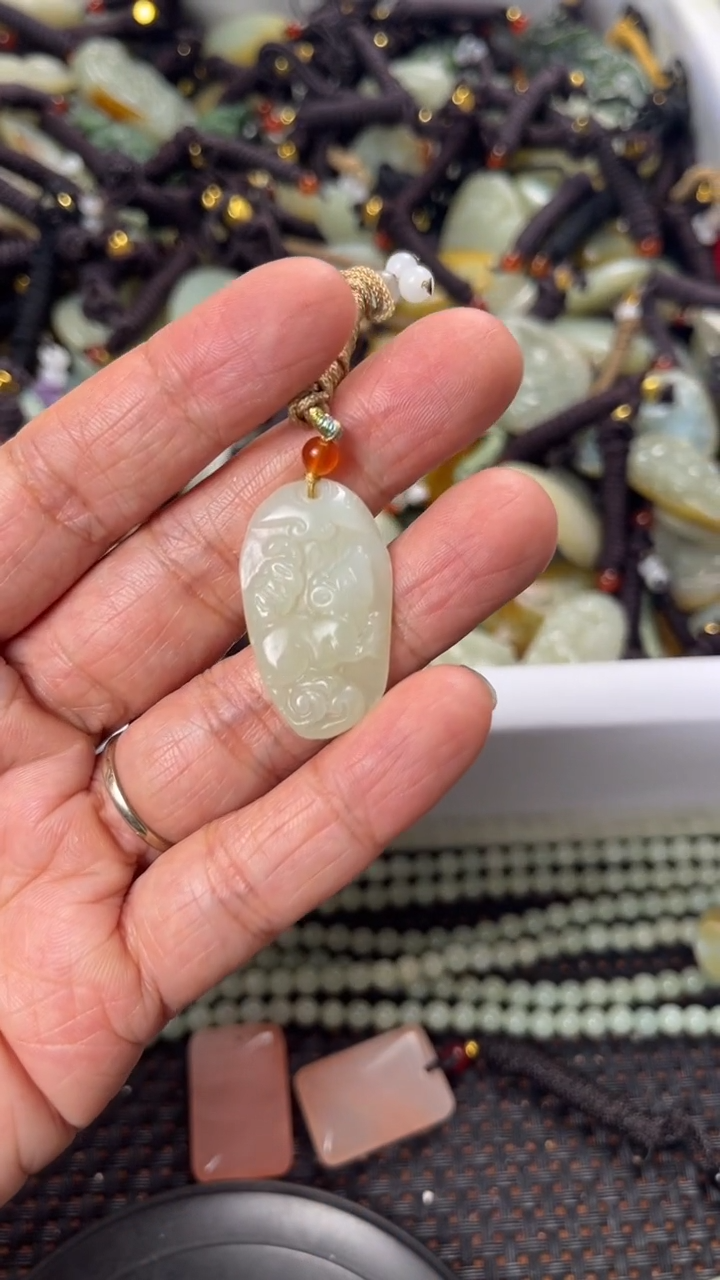 【闪购商品】和田玉颈饰未镶嵌多样性发货没有证书拍一发一有瑕