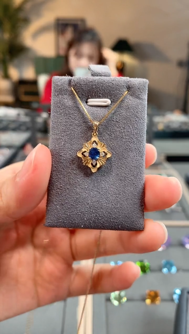 【闪购商品】蓝宝石吊坠(不含链)18K金镶嵌蓝宝石吊坠