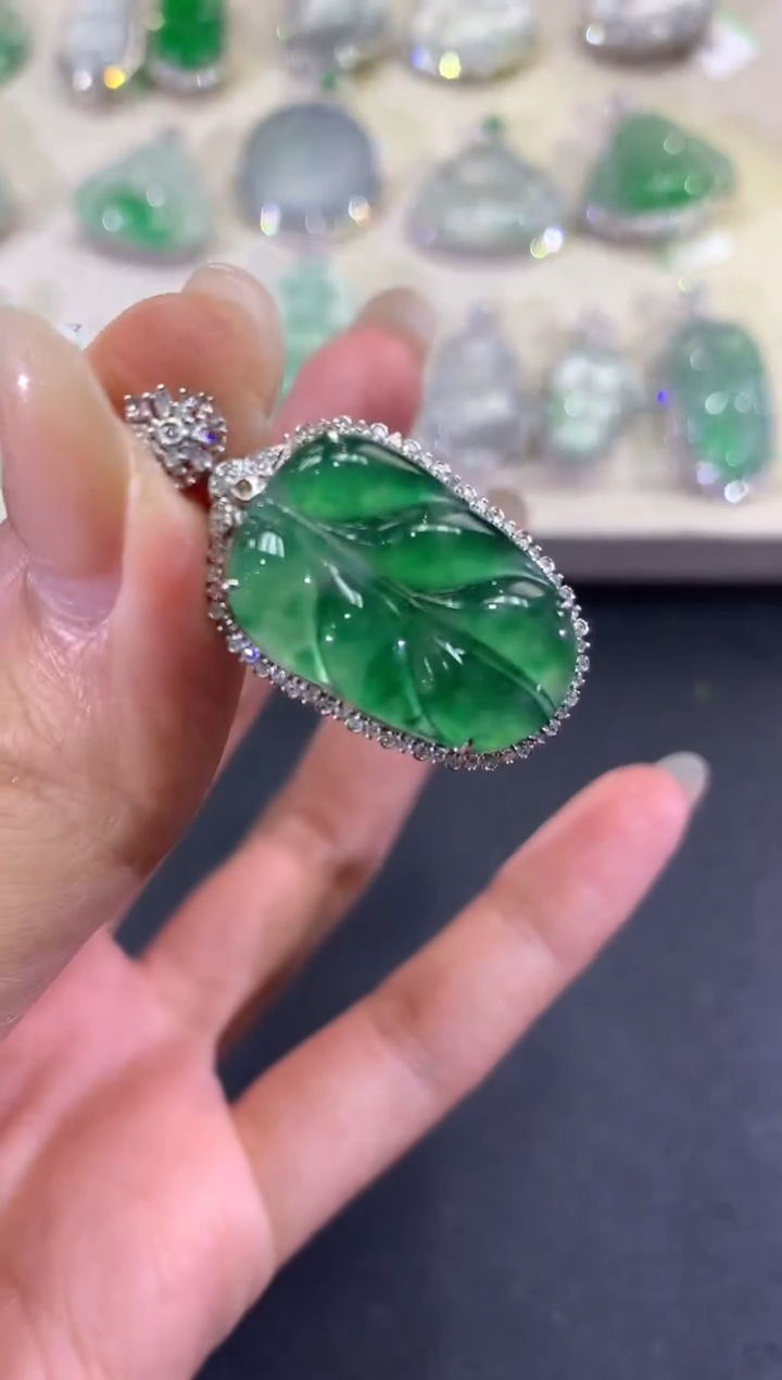 【闪购商品】翡翠吊坠(不含链)18K金镶嵌d198       