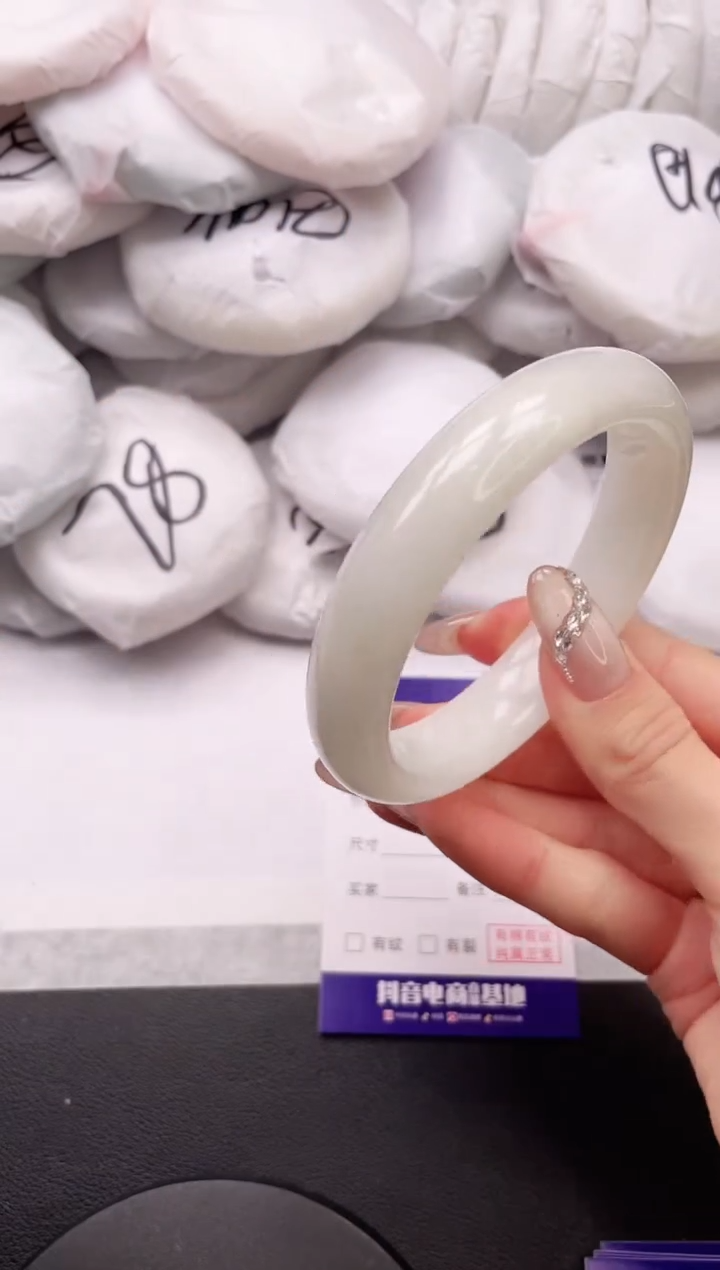 【闪购商品】和田玉手镯未镶嵌22L133-62