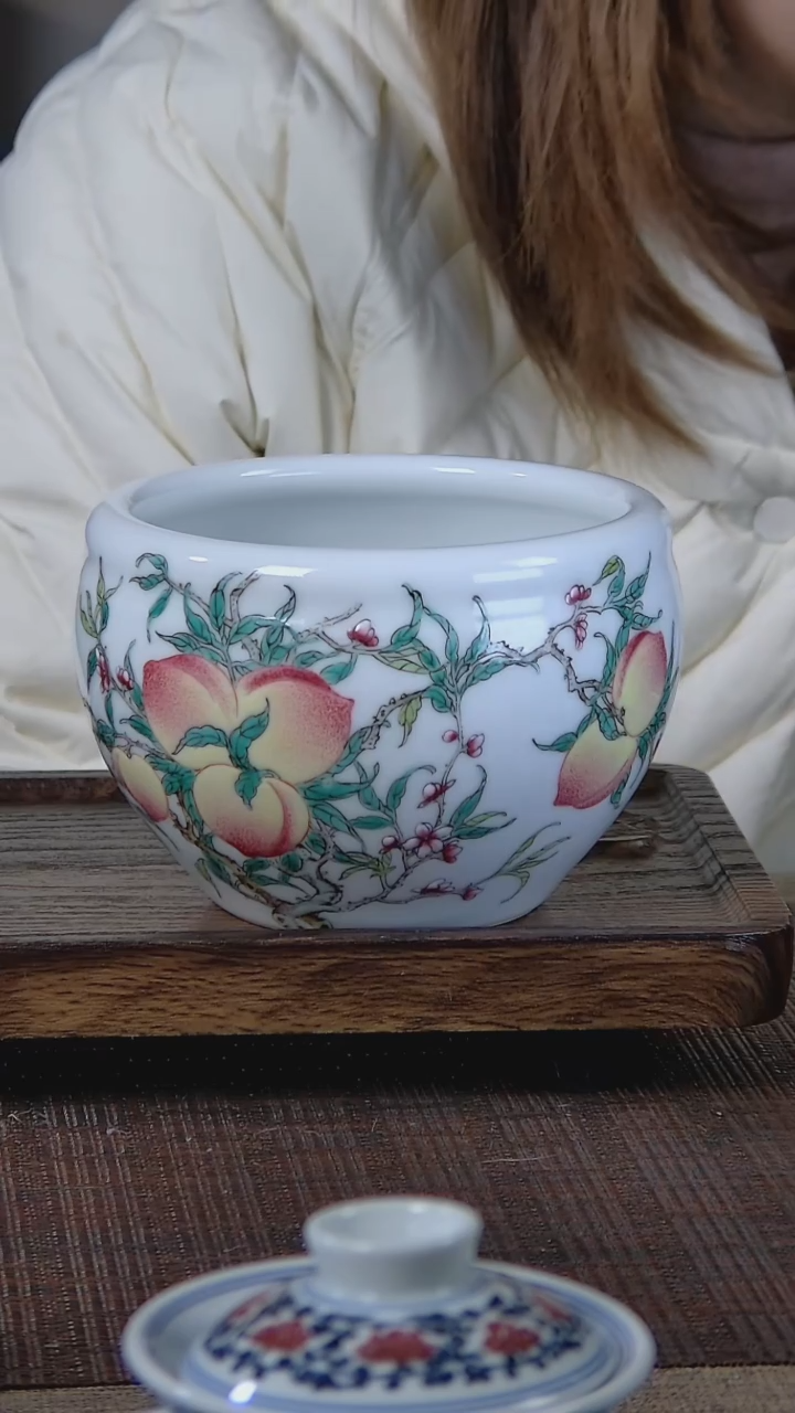 【闪购商品】折葵非器手工手绘粉彩桃莲子缸