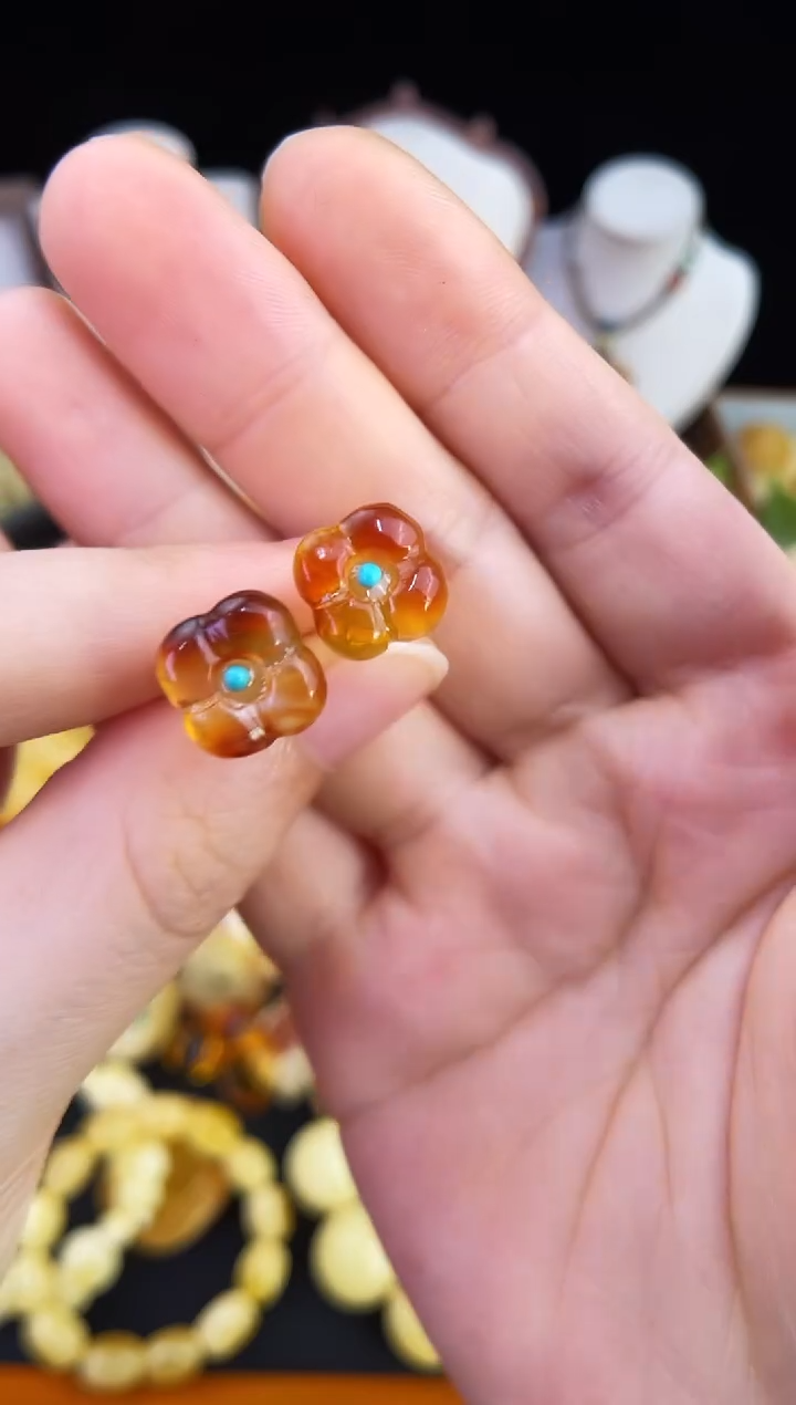 琥珀未镶嵌珠宝奇石多样性发其一