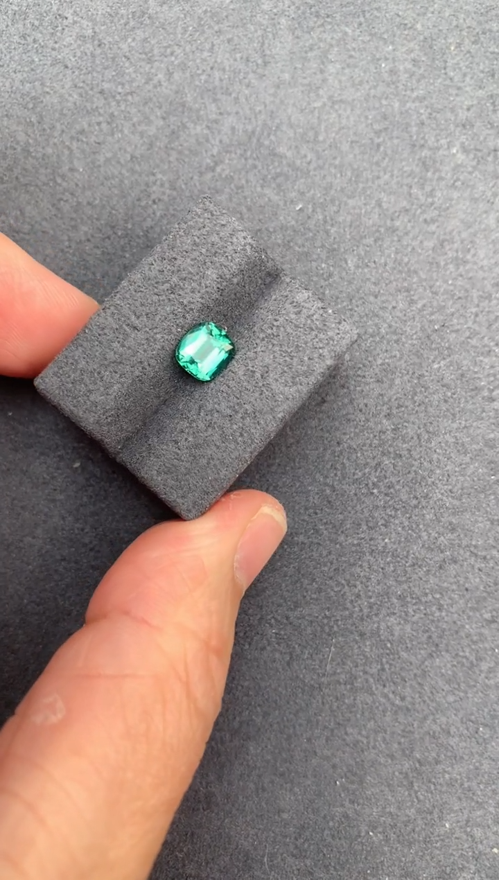 【闪购商品】碧玺裸石未镶嵌1ct拉贡