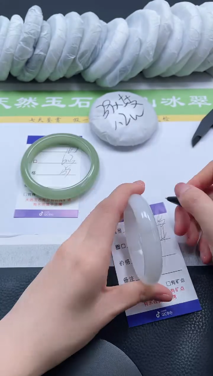 【闪购商品】石英质玉手镯未镶嵌A168-54+