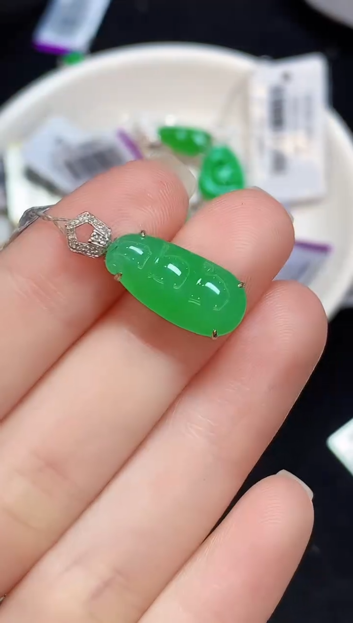 吊坠(不含链)18K金镶嵌翡翠149