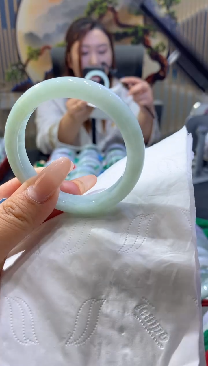 翡翠手镯未镶嵌多人00679