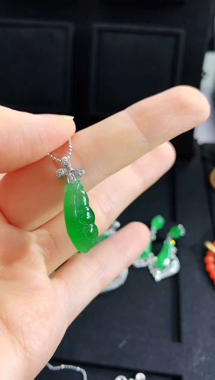 【闪购商品】翡翠吊坠(不含链)18K金镶嵌吊坠