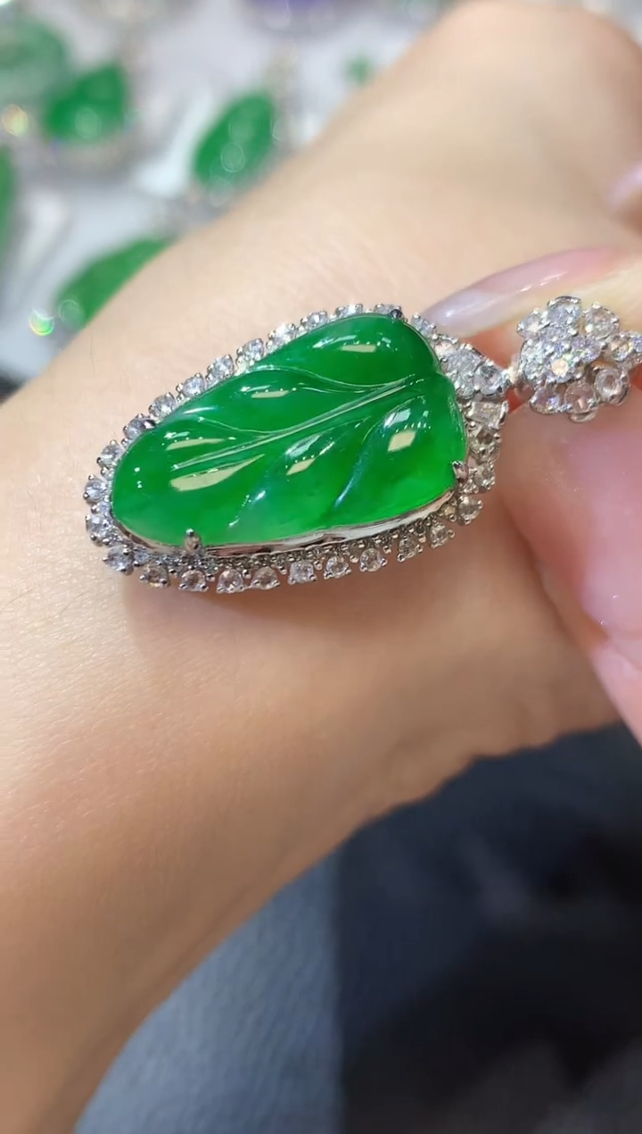 【闪购商品】翡翠吊坠(不含链)18K金镶嵌A68