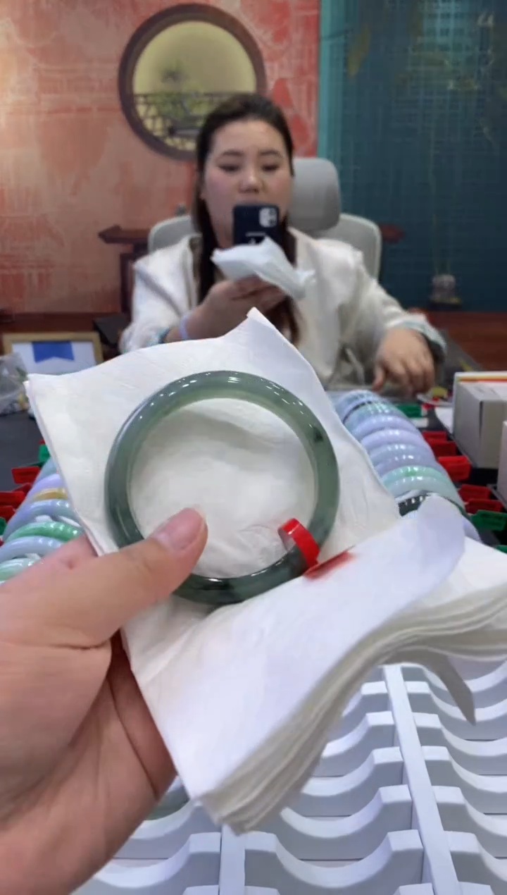 【闪购商品】翡翠手镯未镶嵌多人0008111