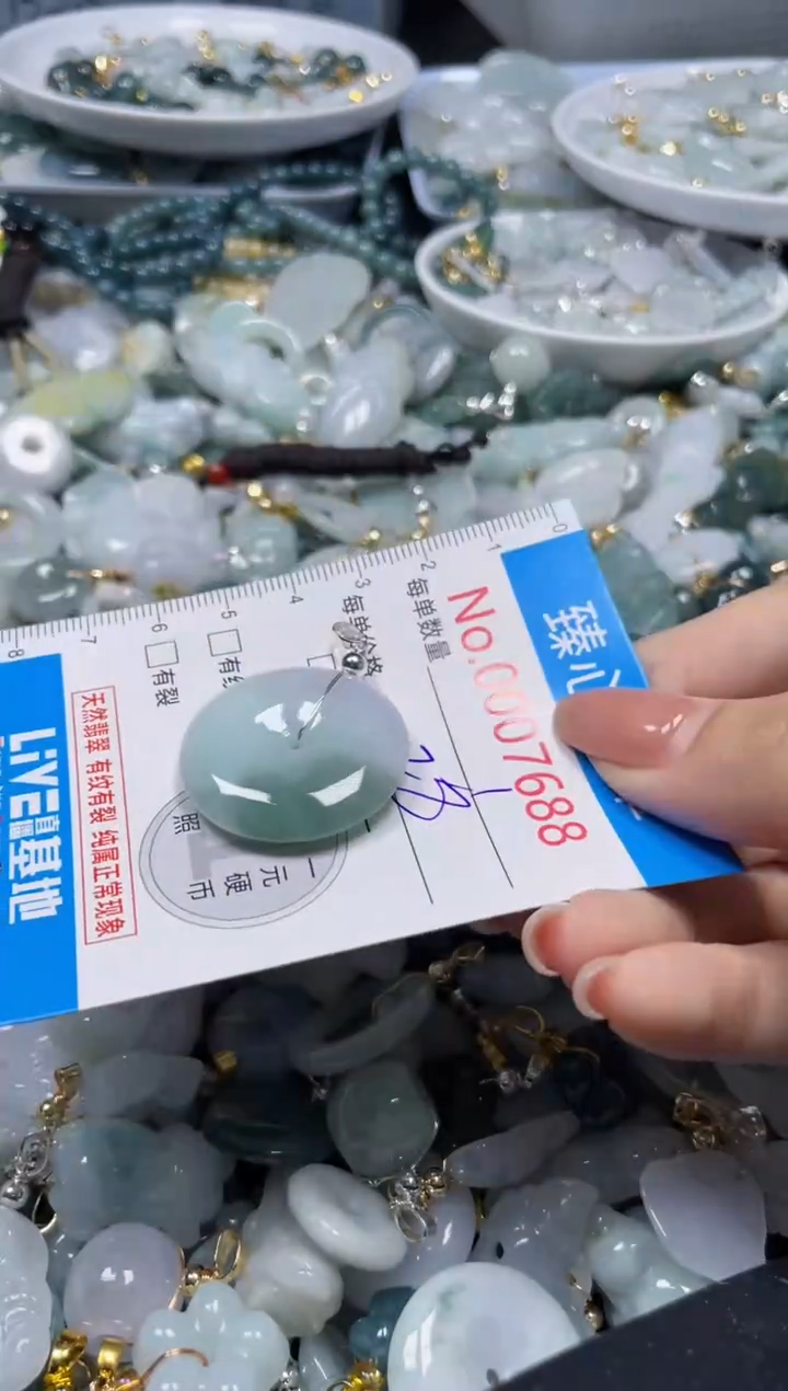 吊坠(不含链)未镶嵌翡翠7688