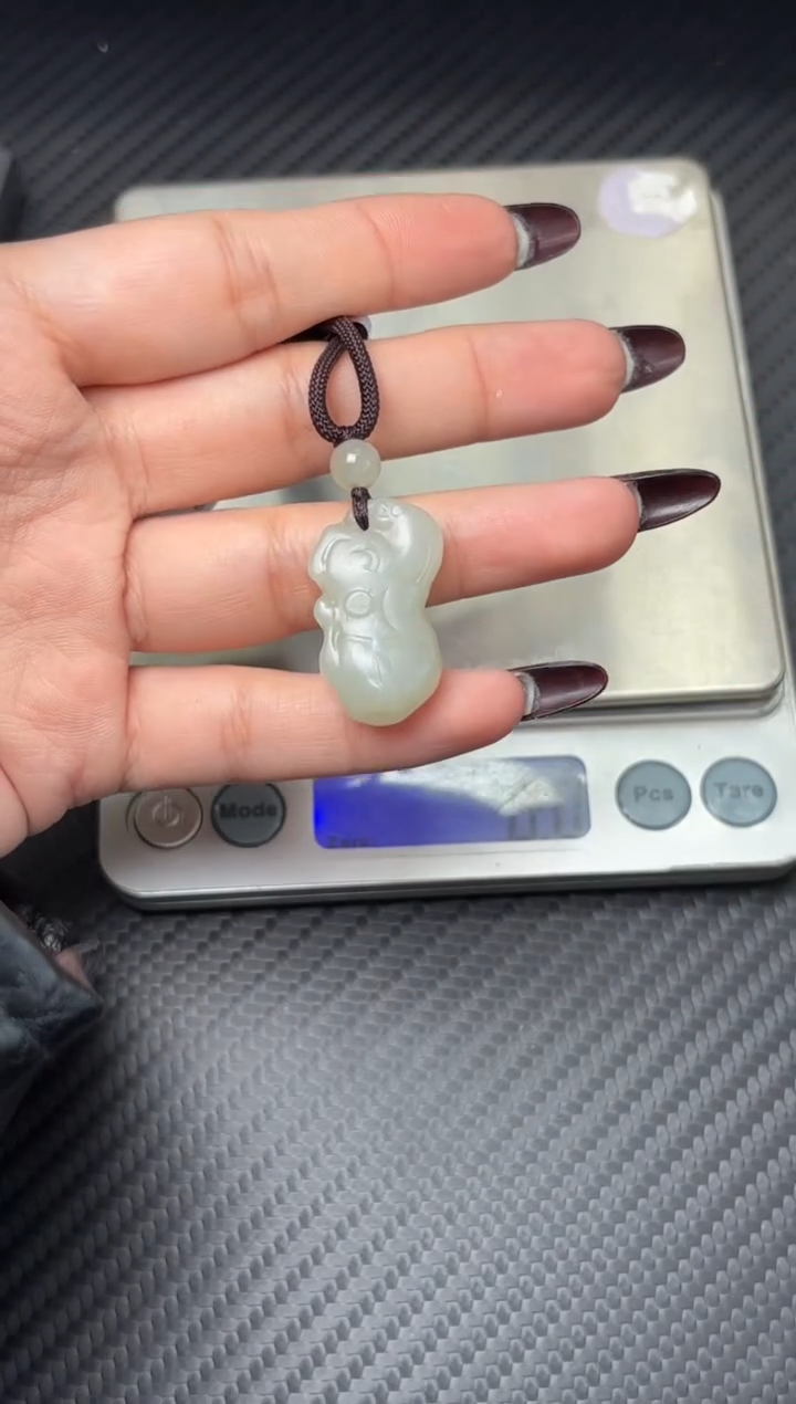 吊坠(赠链)未镶嵌和田玉且末近矿微色差吊坠m