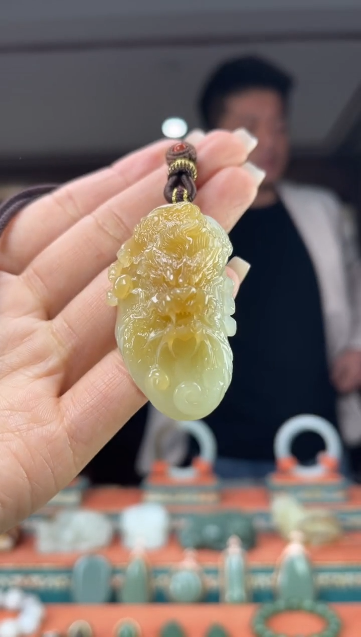 颈饰未镶嵌和田玉佩佩