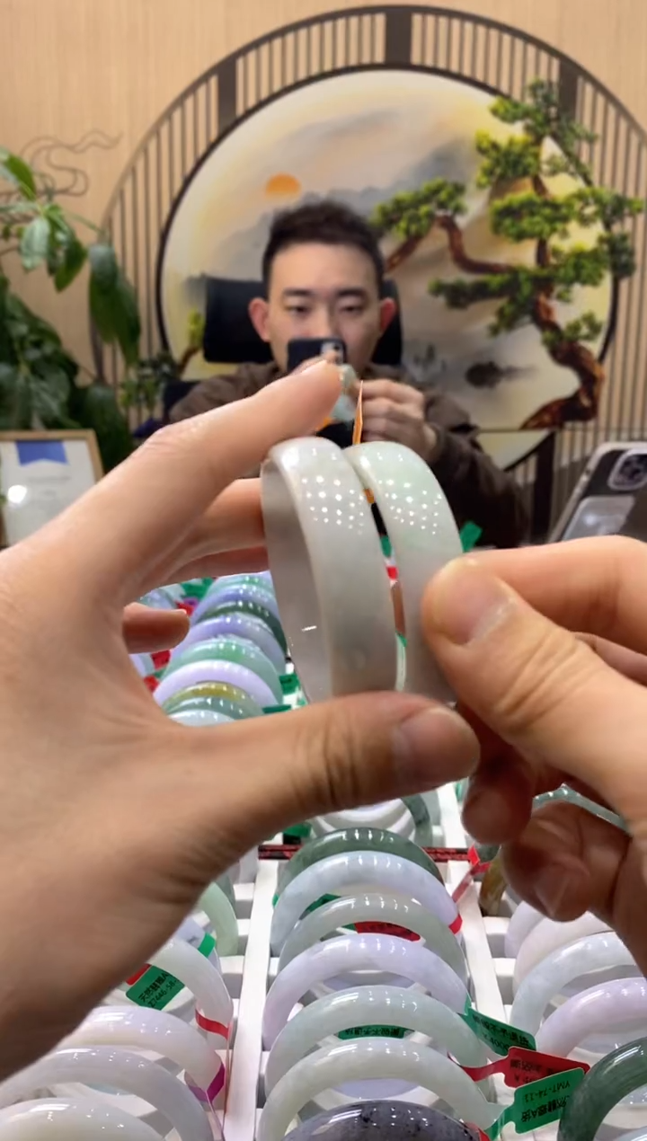 【闪购商品】翡翠手镯未镶嵌000010369/多样性发货仅发其一