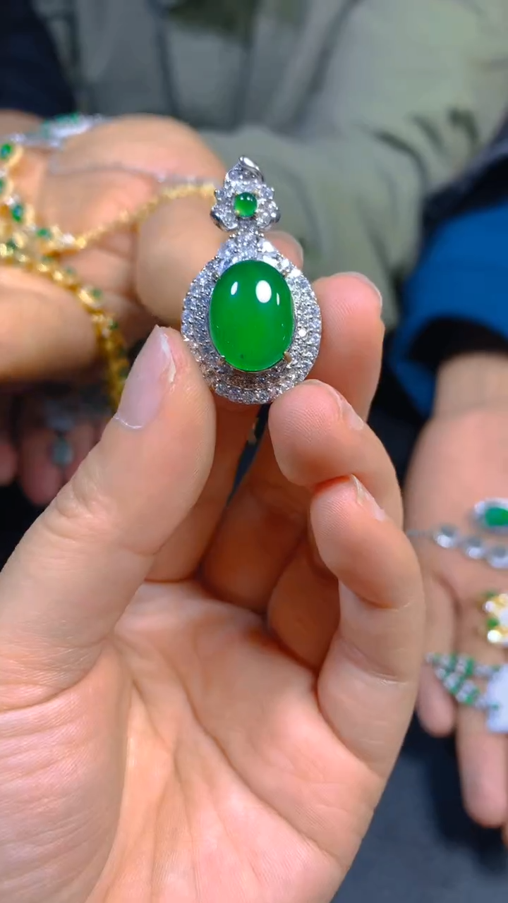 【闪购商品】翡翠吊坠(赠链)未镶嵌0833628376/多样性发一