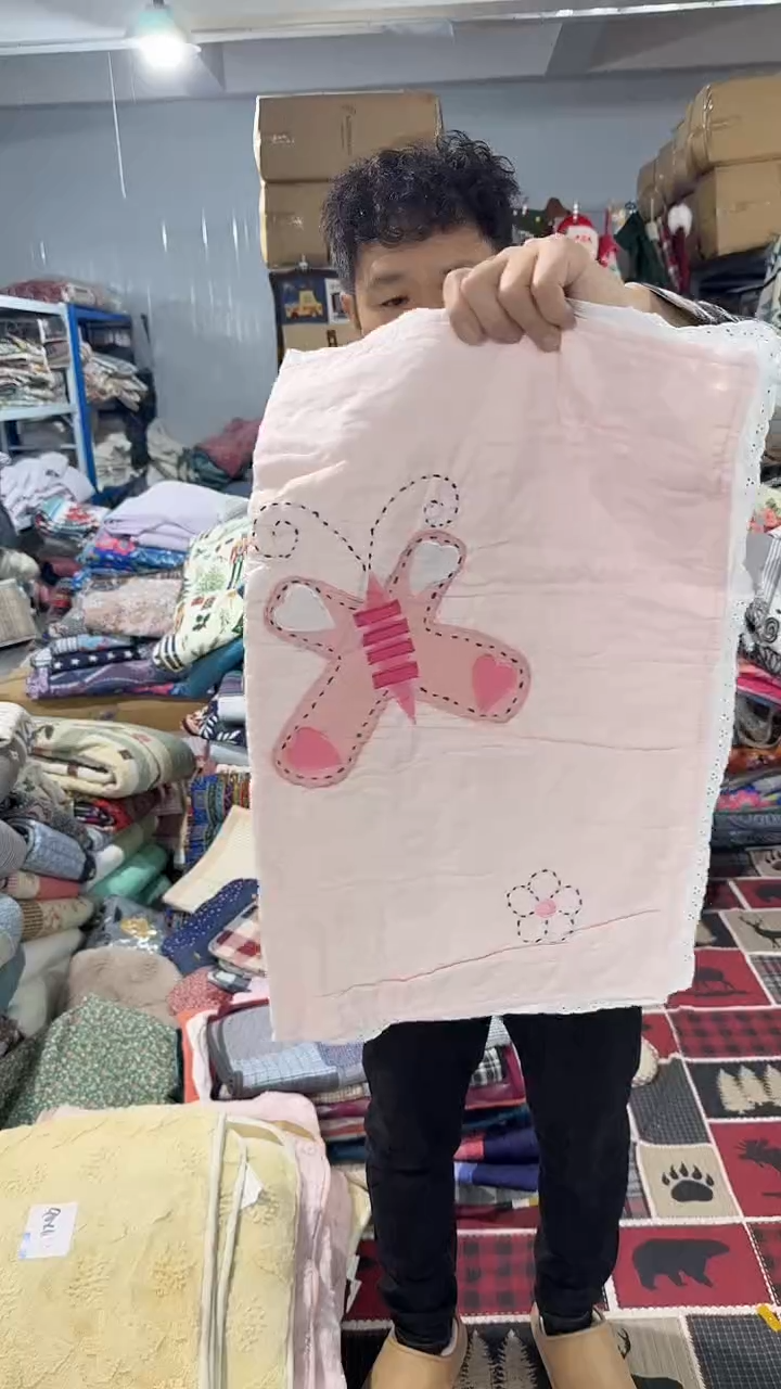 棉枕套一只粉蝴蝶