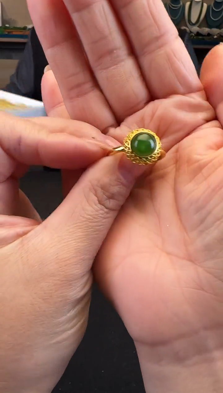 未镶嵌戒指和田玉圆蛋面