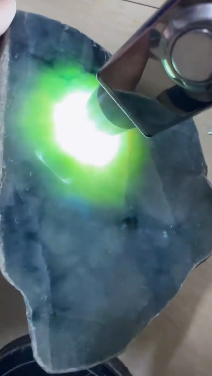 未镶嵌挂件翡翠?**?011