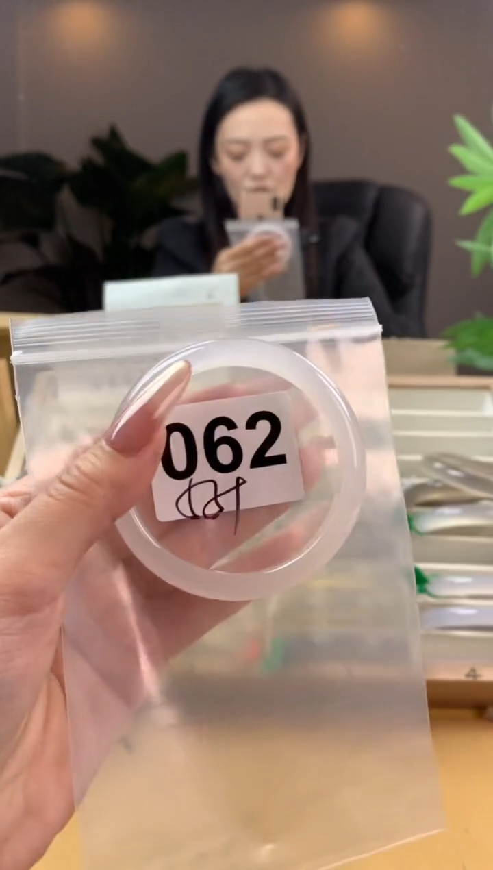 【闪购商品】玛瑙/玉髓手镯未镶嵌062