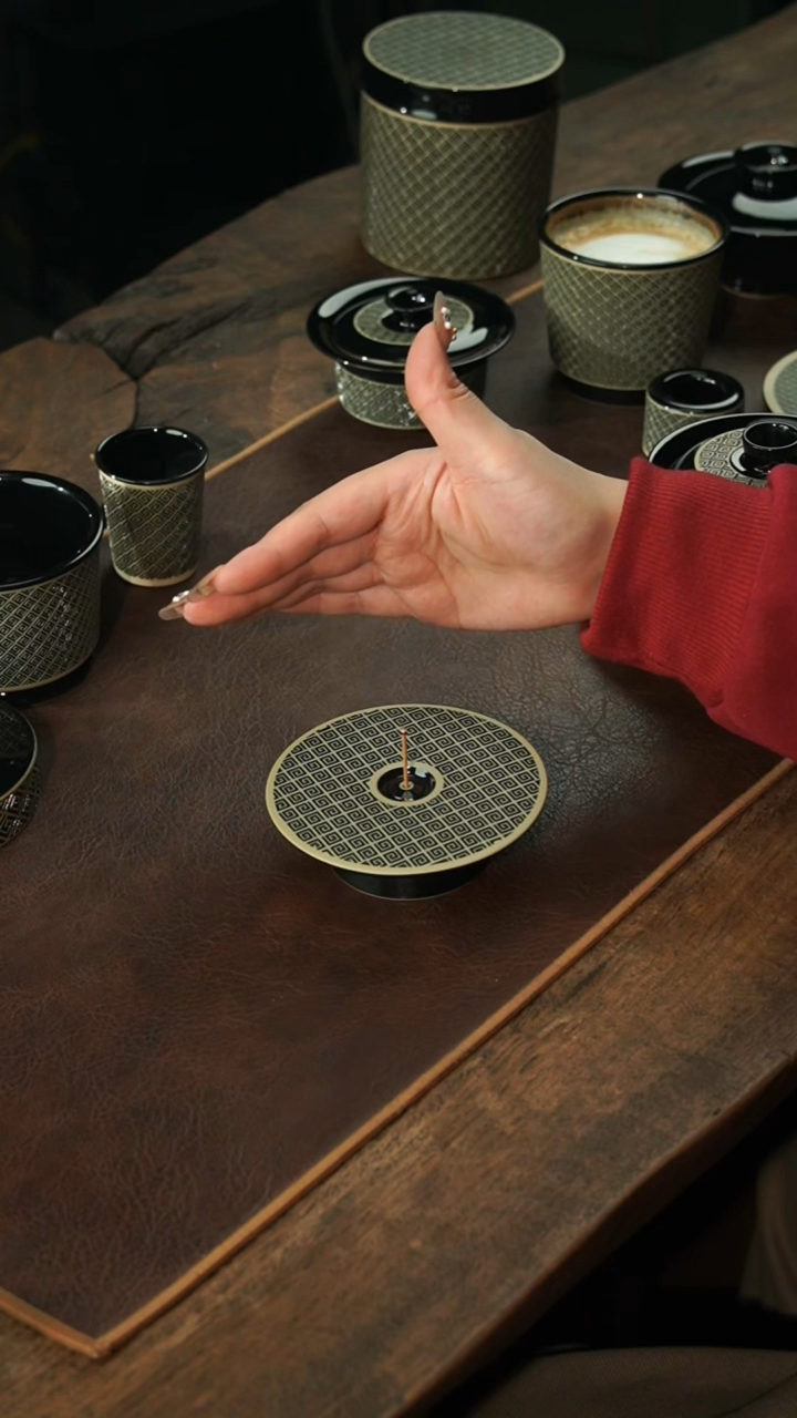 【闪购商品】瓷片李斌 玄色系列 回纹香插