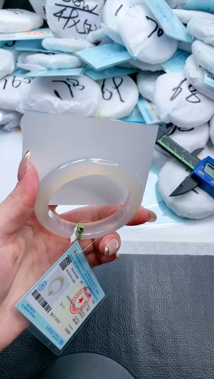 【闪购商品】石英质玉手镯未镶嵌18V364-55