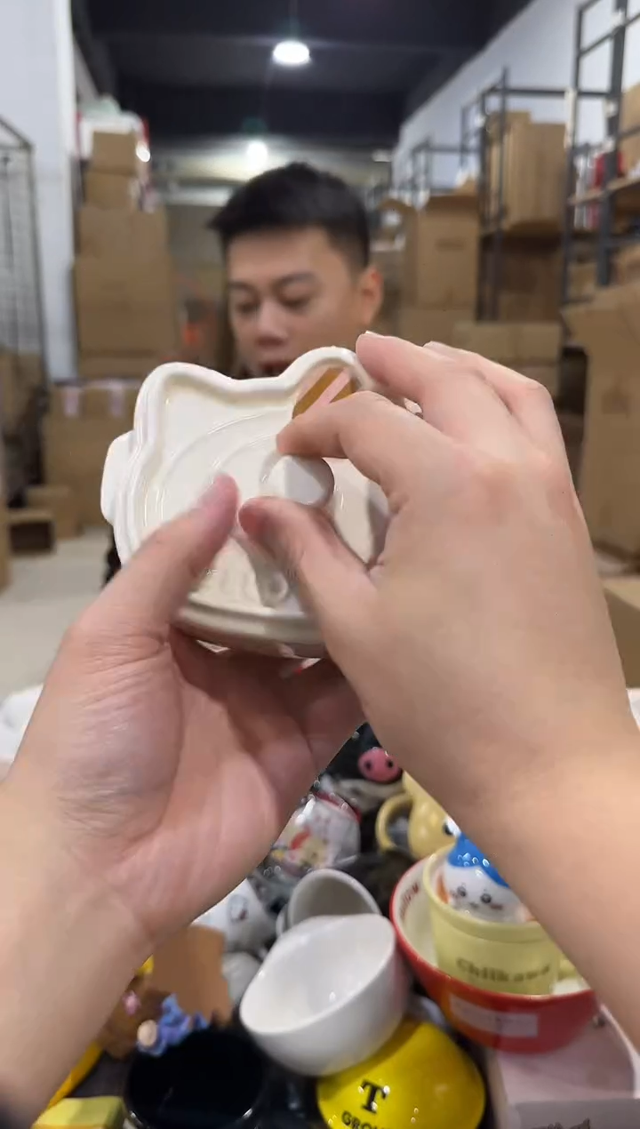 瓷片白色kt猫炖盅