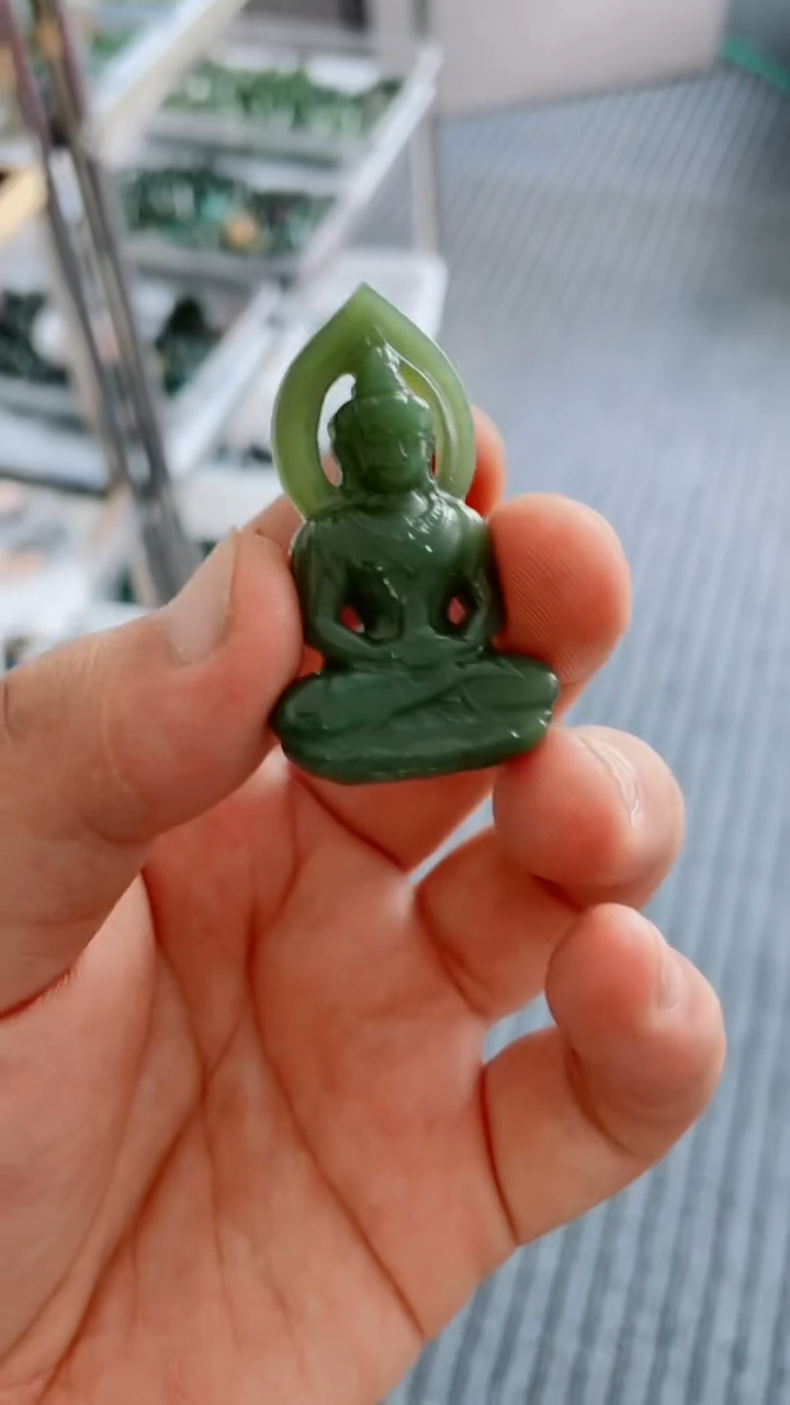 和田玉未镶嵌颈饰1