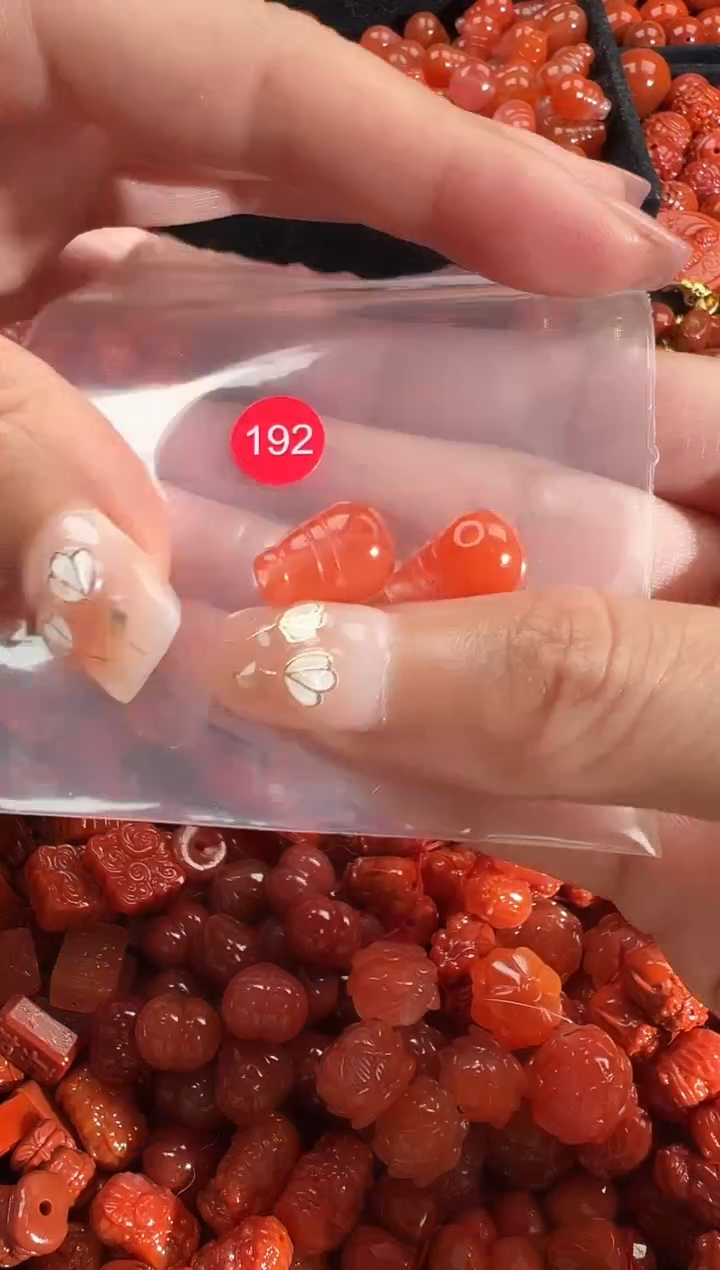 颈饰未镶嵌南红玛瑙1