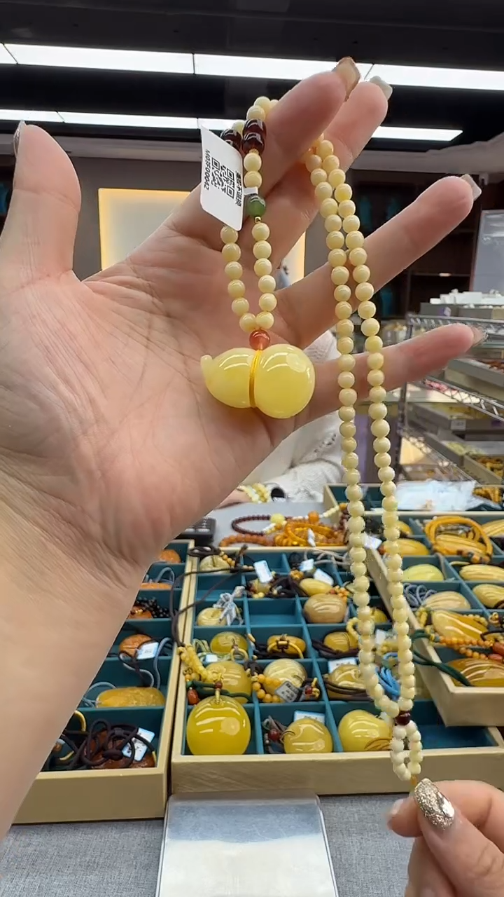 琥珀颈饰未镶嵌229秒拍号 假一罚三 