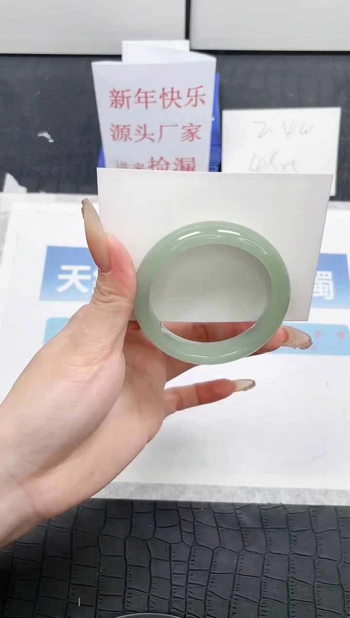 【闪购商品】石英质玉手镯未镶嵌T212-51