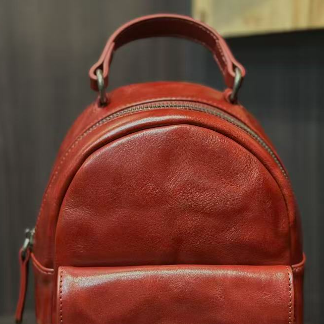 【 小梁师傅 】头层植鞣油量百搭精致拉链小双肩