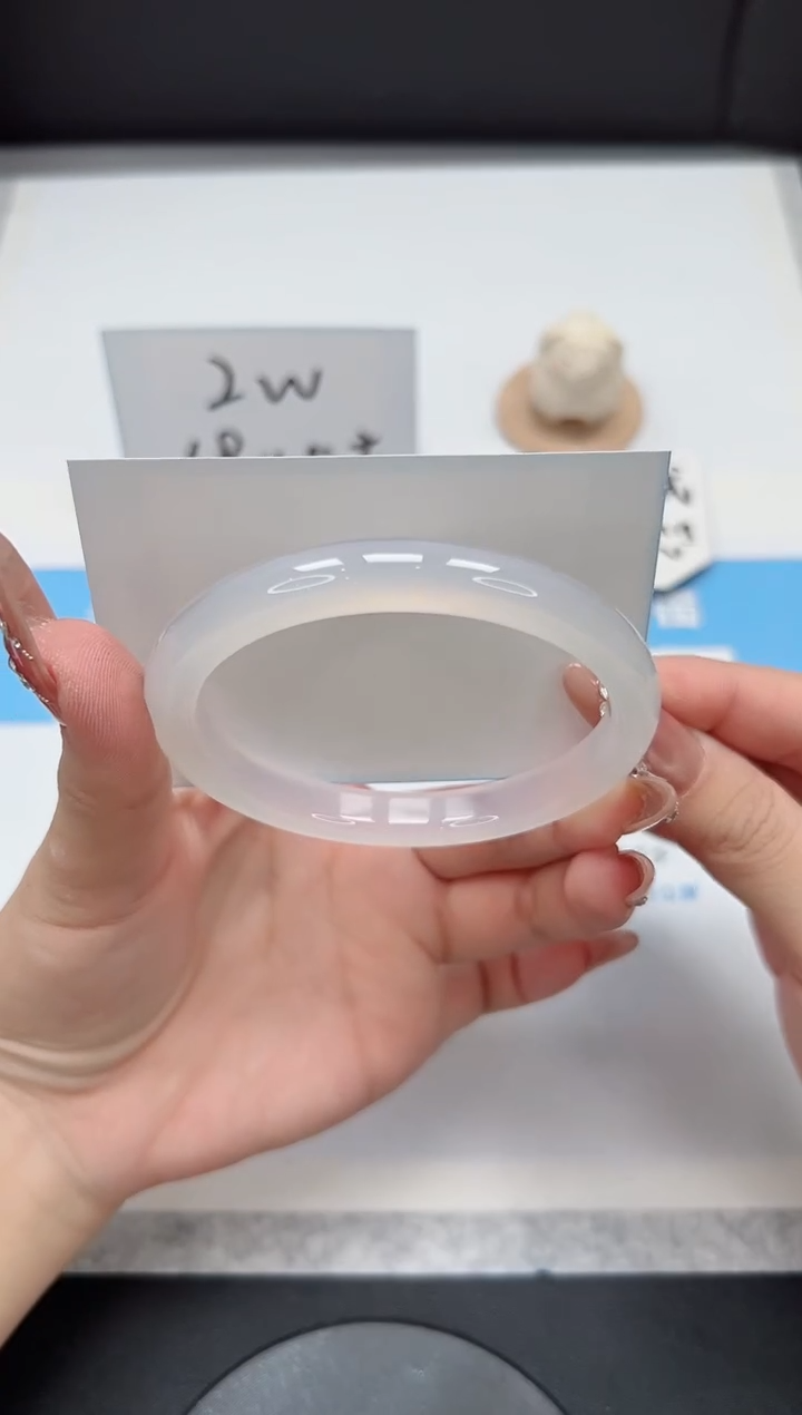 【闪购商品】石英质玉手镯未镶嵌79/62.7荔枝