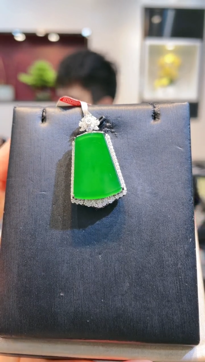 【闪购商品】翡翠颈饰18K金镶嵌A41天然A货翡翠吊坠