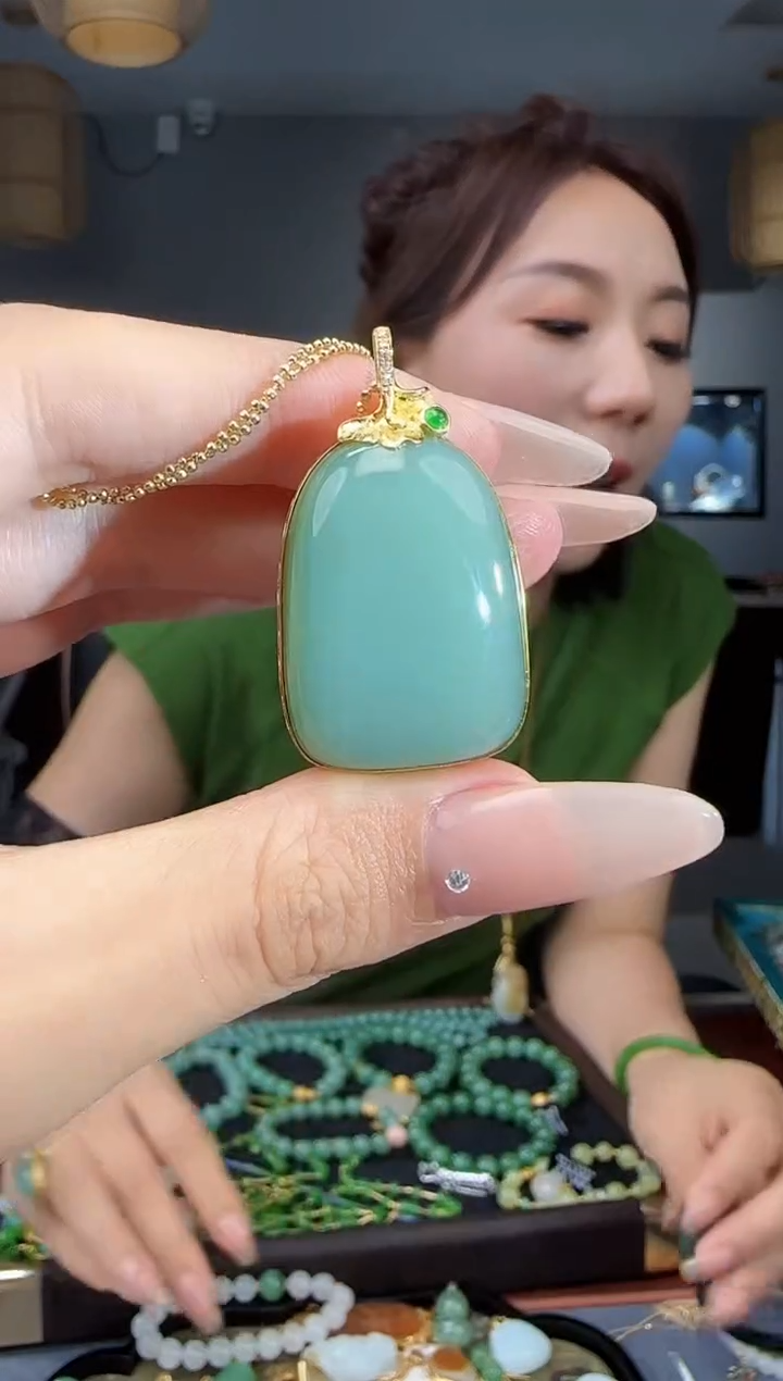 和田玉18K金镶嵌颈饰不含链