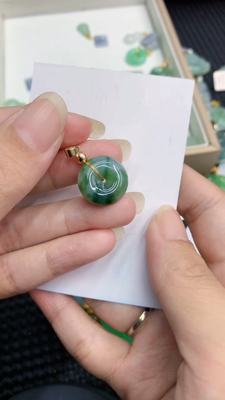 【闪购商品】翡翠颈饰未镶嵌            8