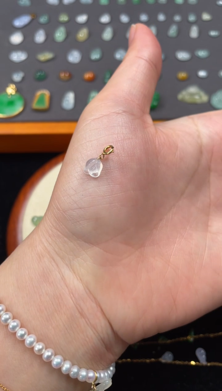 吊坠(不含链)18K金镶嵌翡翠一个JK680