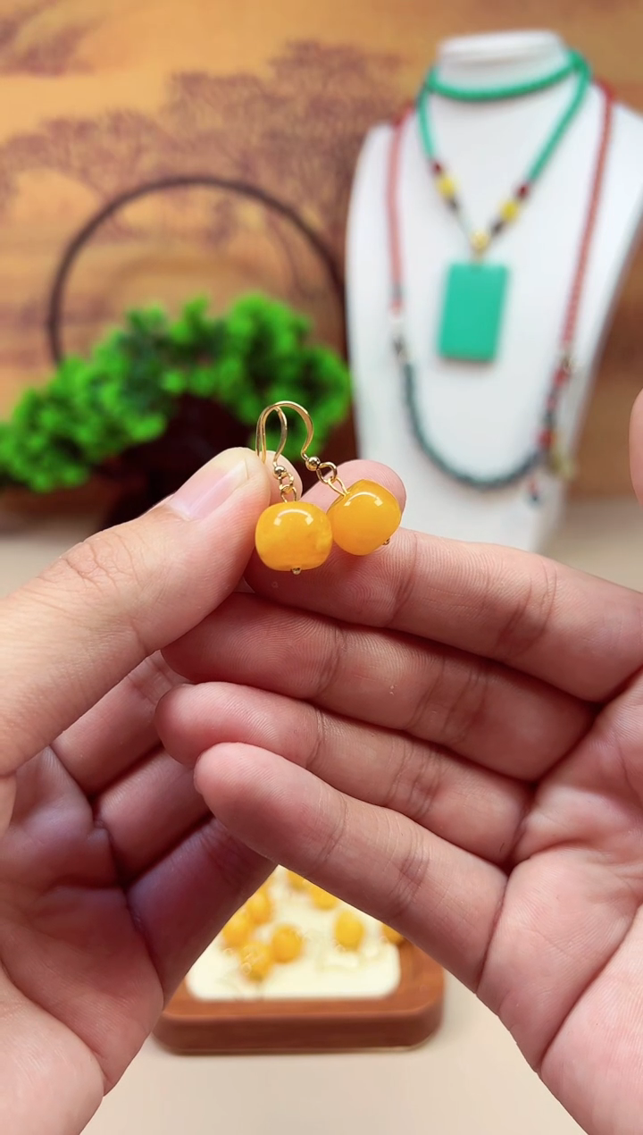 14K金镶嵌蜜蜡耳饰E01