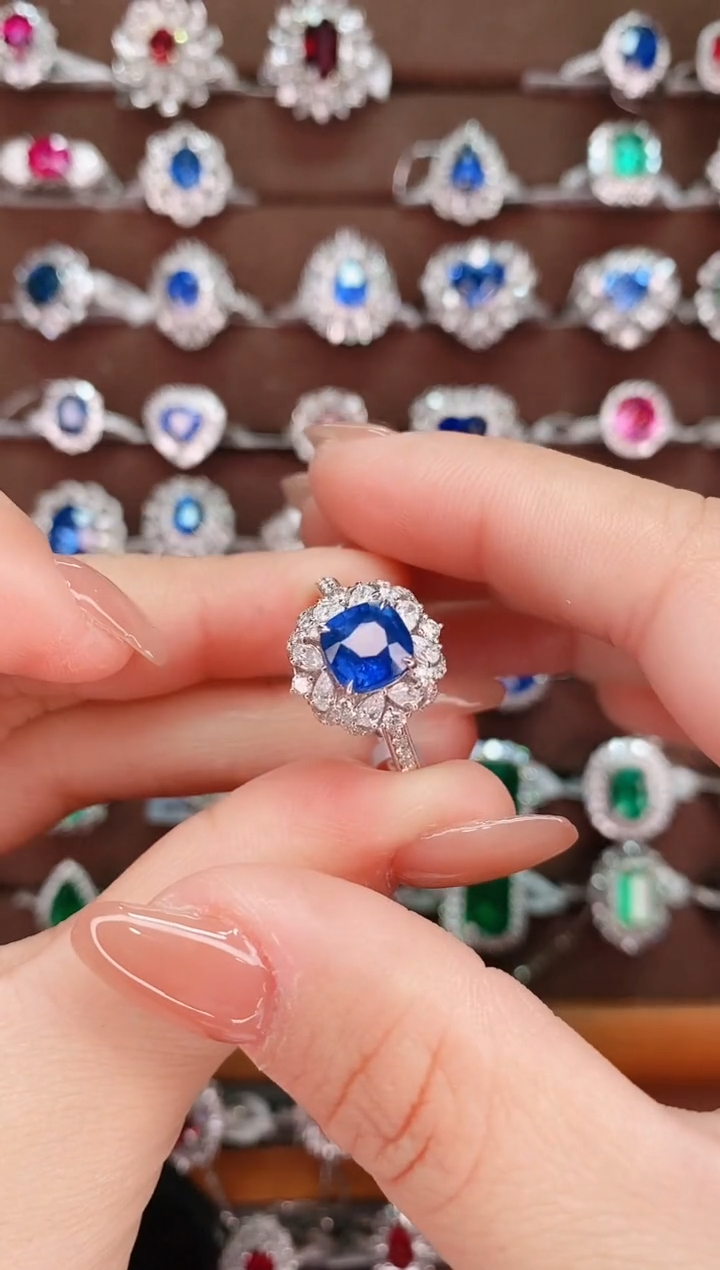 【闪购商品】蓝宝石18K金戒指18K金镶嵌1.66克拉