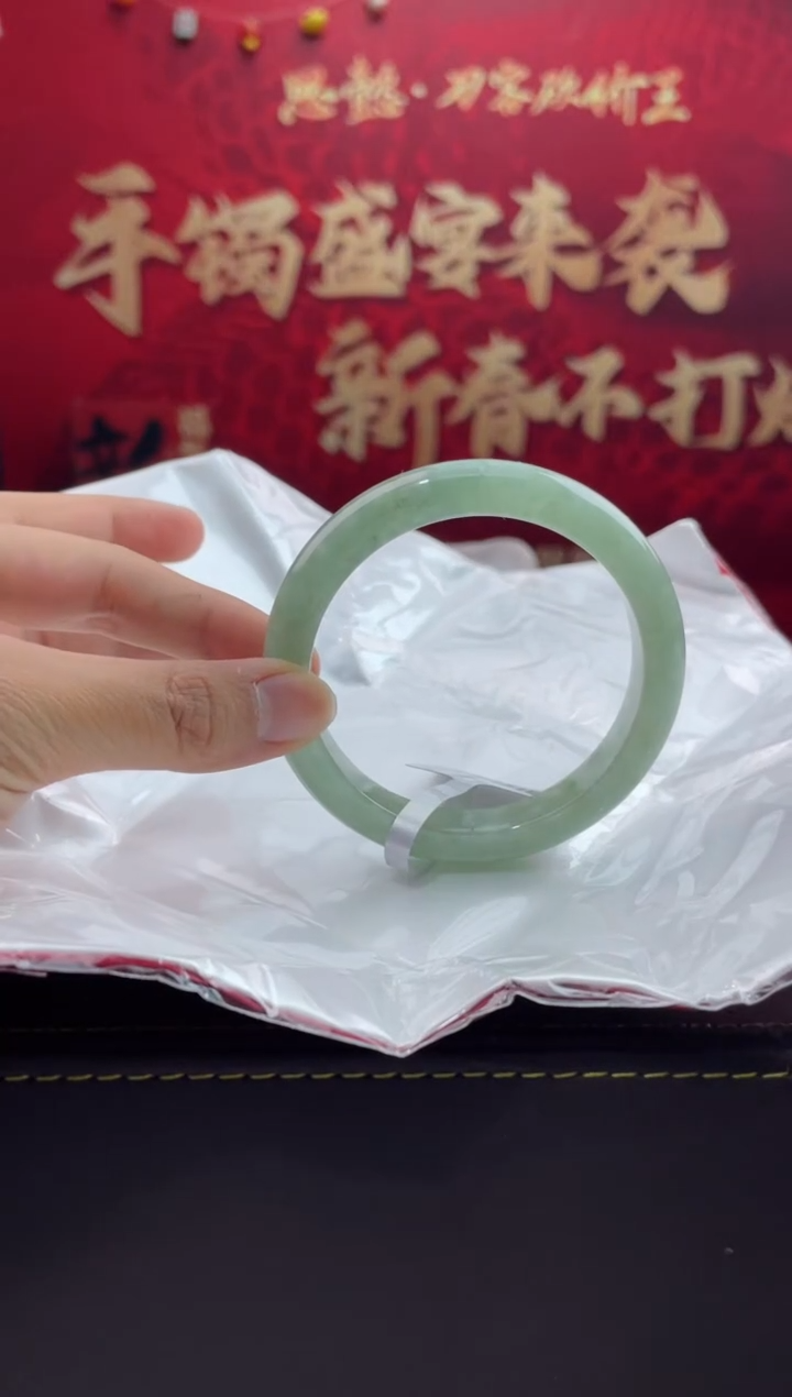 【闪购商品】翡翠手镯未镶嵌1翡翠手镯（微瑕）