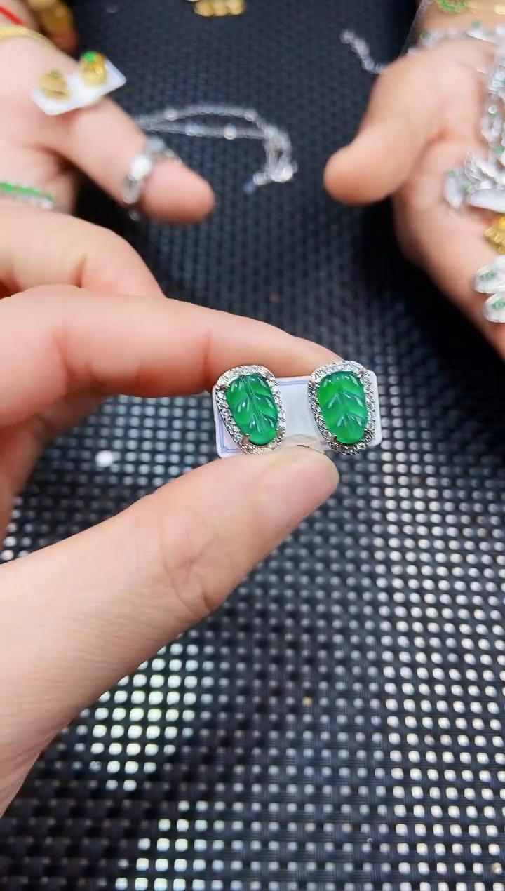 【闪购商品】翡翠耳饰未镶嵌111111111