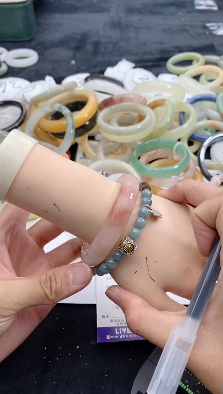 【闪购商品】石英质玉手镯未镶嵌127