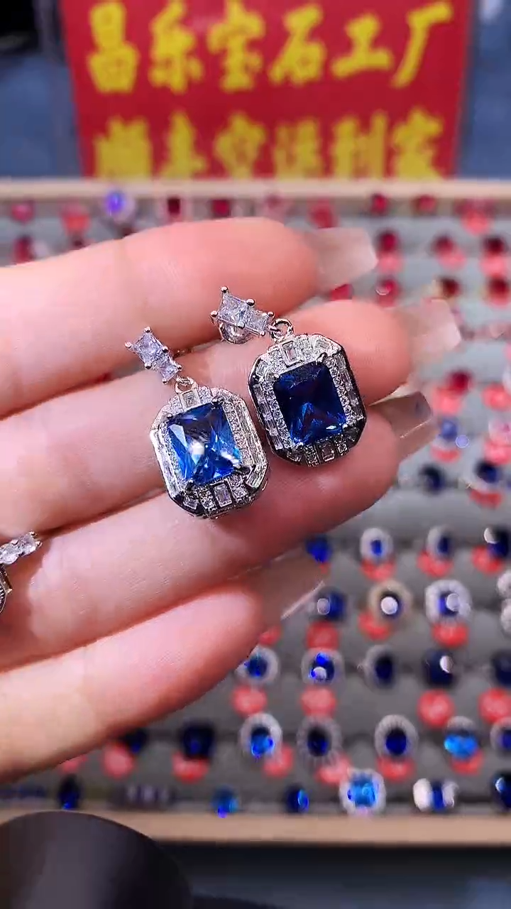 【闪购商品】蓝宝石耳饰银S925镶嵌矢车菊