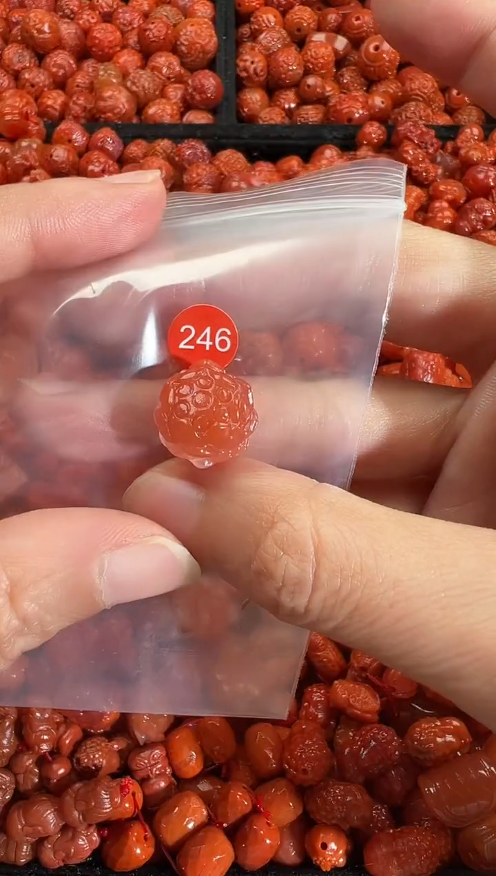 颈饰未镶嵌南红玛瑙1