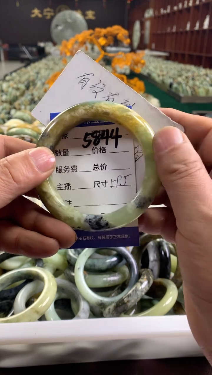 未镶嵌蛇纹石玉手镯5844