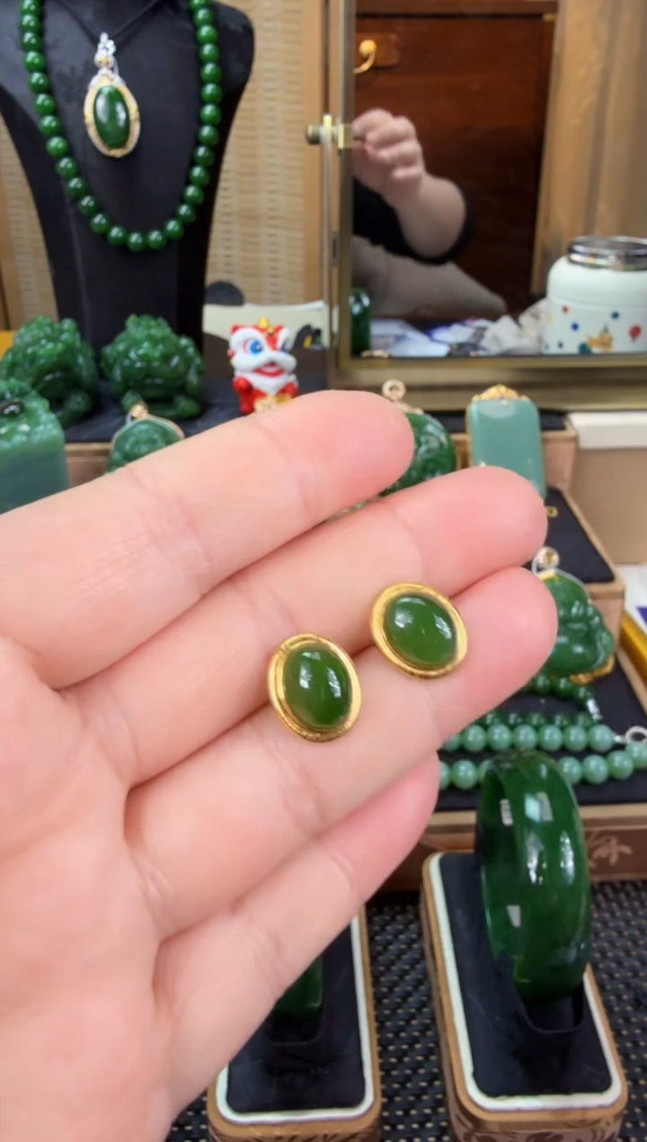 【闪购商品】和田玉（碧玉）耳钉18K金镶嵌 