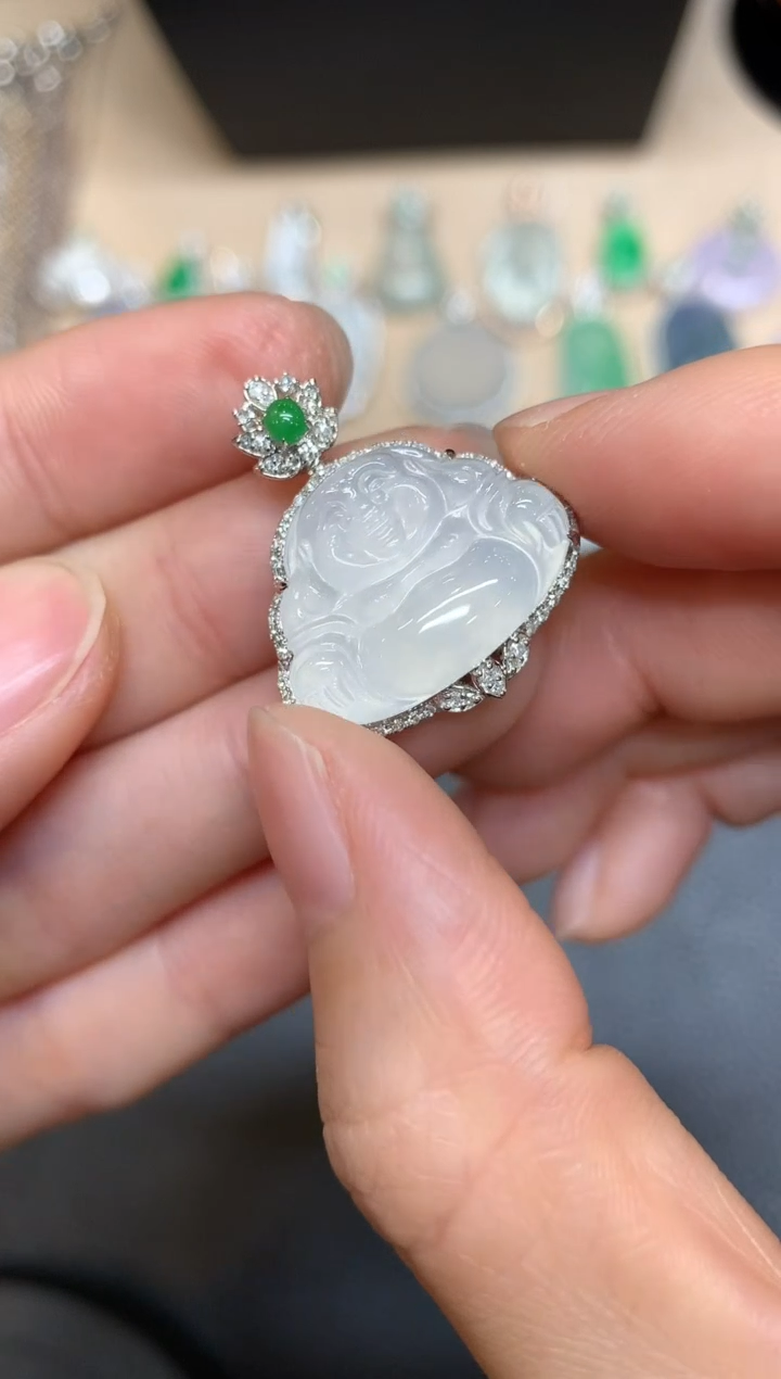 【闪购商品】翡翠颈饰18K金镶嵌佛公【无服务费