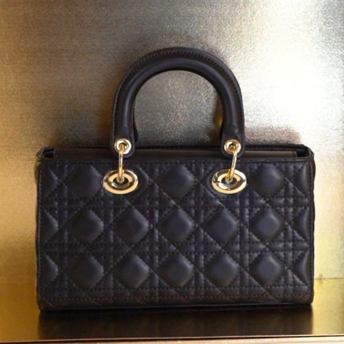 51（全新未拆封）轻奢时尚潮流气质单肩斜跨女士包包 