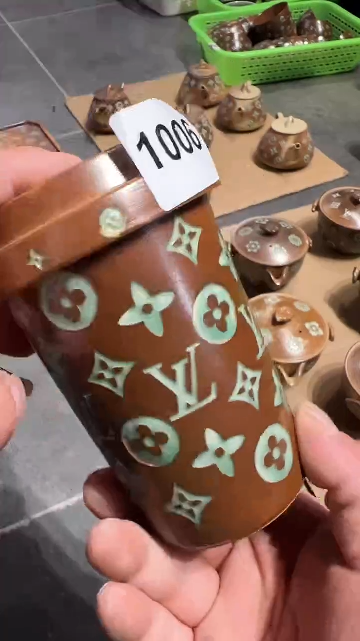 龙泉窑老花奶茶杯微瑕1006