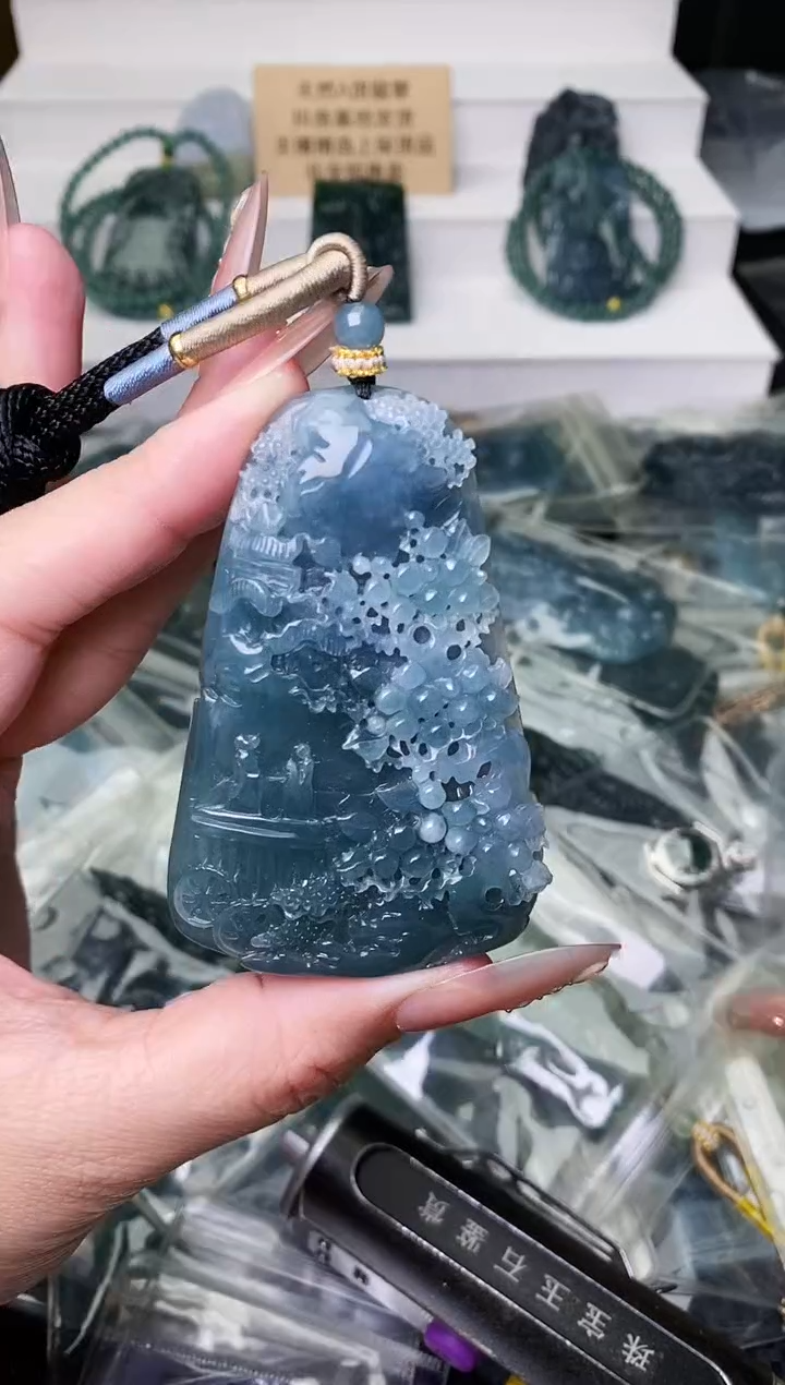 颈饰未镶嵌翡翠 